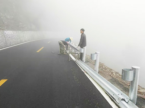 高速波形護(hù)欄安裝