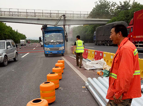 高速路防撞護欄安裝